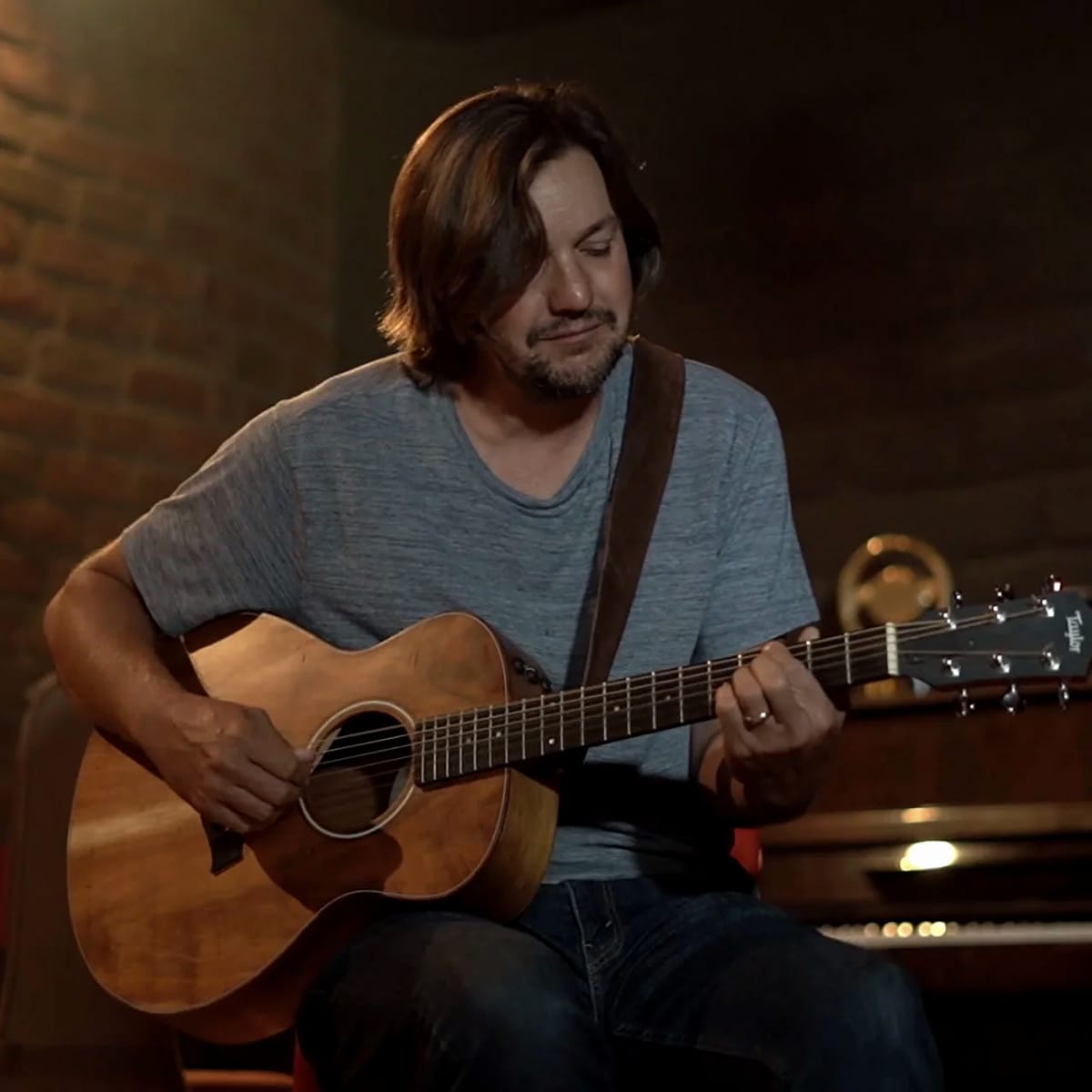 Daniel Mead with his guitar in the live room in Salvador
